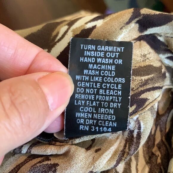 New Directions petite brown water colors ruched front crinkle cloth blouse - Picture 9 of 9